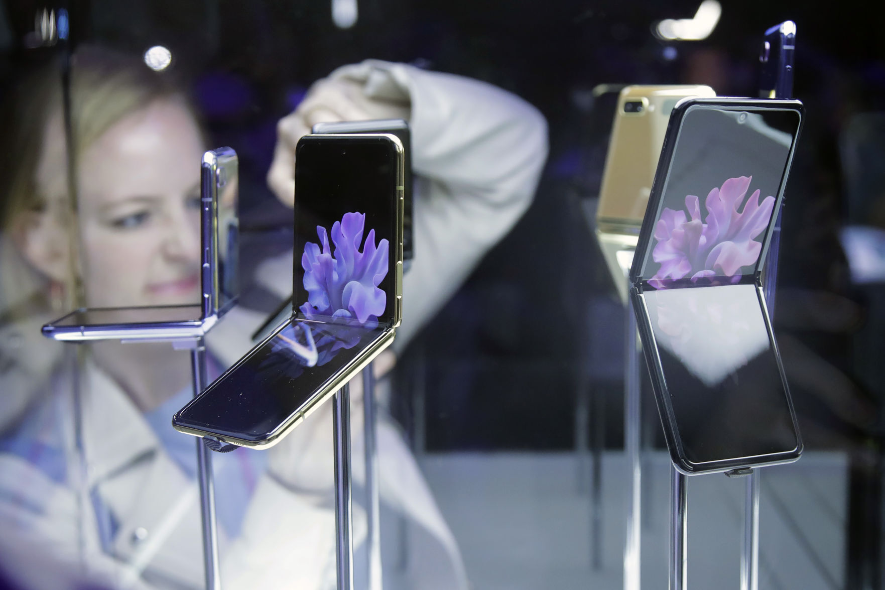 APTOPIX Samsung New Phones
